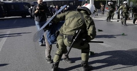 Sukobi demonstranata i policije zbog novih reformi