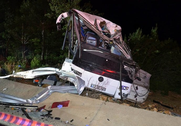 Prevrnuo se autobus s izbjeglicama, osam mrtvih, 42 povrijeđenih