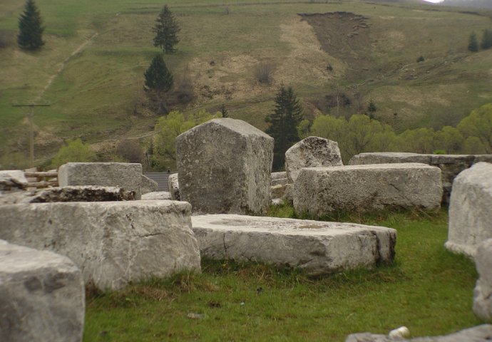 Tombstones, Šabići