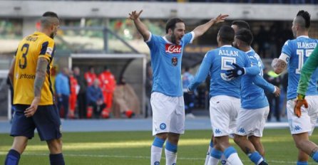 Napoli 'petardom' počastio Frosinone i postao lider