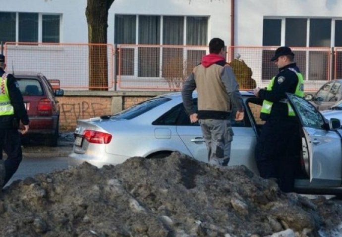 Slavonski Brod - Dvadeset izbjeglica iskočilo iz voza -policija ih brzo ulovila