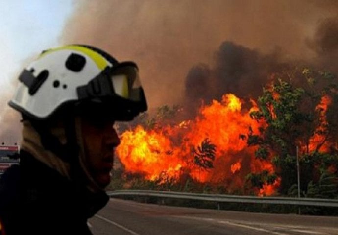 U požaru na gradačačkoj pijaci izgorjelo 480 trgovina