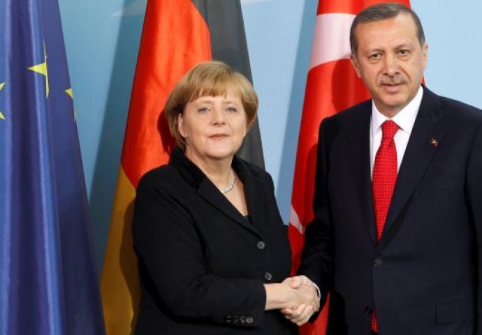 Erdogan i Merkel razgovarali telefonom: Terorizam nema vjeru niti naciju