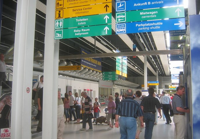 Drama na aerodromu u Frankfurtu blokirala najveći transfer srbijanskog fudbala