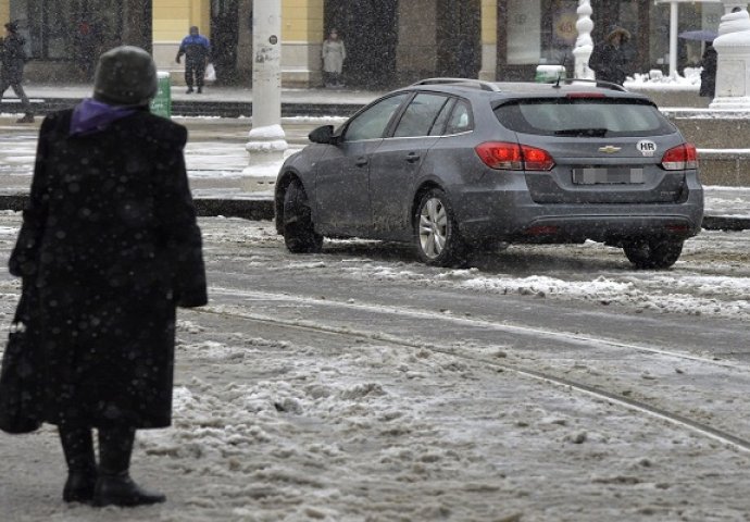 Automobilom pregazio psa jer mu je preplašio dijete