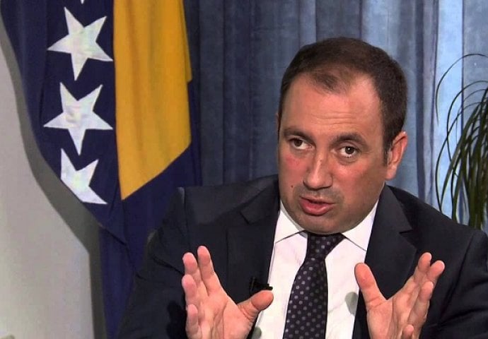  Crnadak: Zašto se Dodik prepozna svaki put kada neko govori o borbi protiv kriminala i korupcije