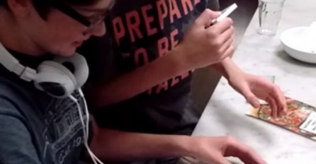 Pogledajte kako se današnja djeca snalaze s walkmanom (VIDEO)