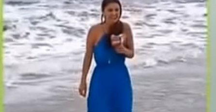 Voditeljica je izvještavala sa plaže, a onda je naišao ogroman talas i skinuo joj bikini (VIDEO) 