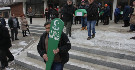 Iz Tuzle ispraćeni tabuti četiri sestre Ribić: Jedini preživjeli, brat Zijo nije mogao skriti suze