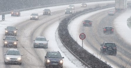 Saobraćaj u Srbiji usporen, ali su putevi prohodni