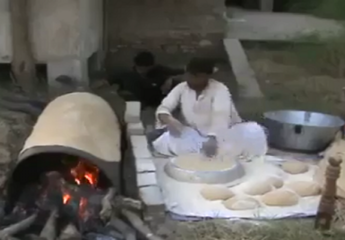 Ovaj čovjek pravi najveće palačinke na svijetu, kada vidite kako to on radi ostat ćete bez daha! (VIDEO)