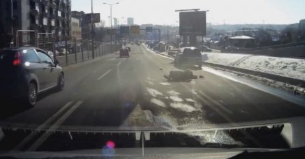 UZNEMIRUJUĆI VIDEO: Starijeg muškarca udario automobil u centru Beograda