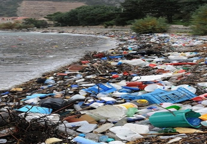 U vodama svijeta do 2050. bit će više plastike nego riba