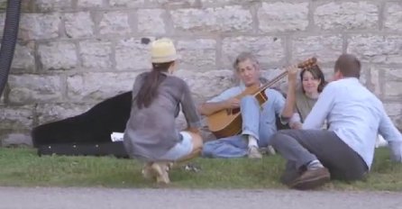 Kada ovaj beskućnik počne pjevati naježit ćete se, ovo je nešto najljepše što ćete čuti (VIDEO)