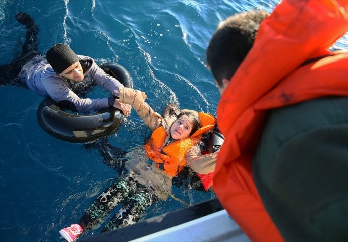 Potonula brodica sa izbjeglicama: Troje djece među četvero poginulih