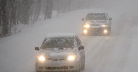 Snježna oluja pogodila SAD: Otkazano na hiljade letova, očekuju se rekordne padavine