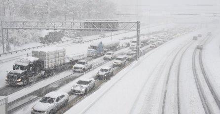 Snježna oluja  pogodila  SAD, više osoba poginulo