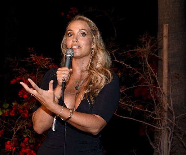 61123811-elizabeth-berkley