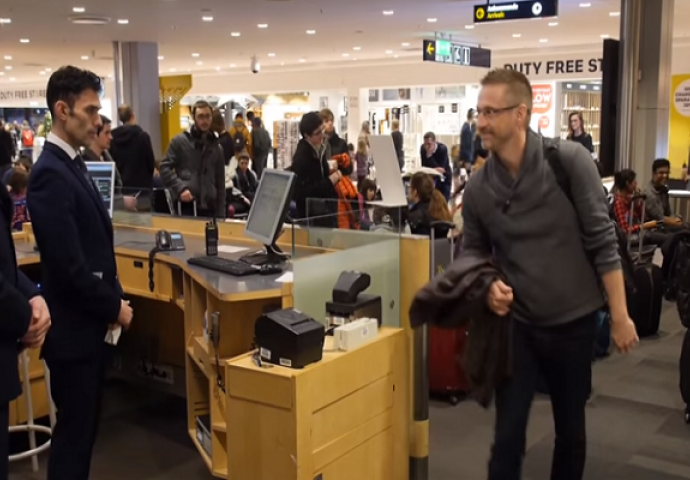 Nekada teorija zavjere, danas stvarnost: Prvi čovjek sa mikročipom u ruci prošao carinu! (VIDEO)