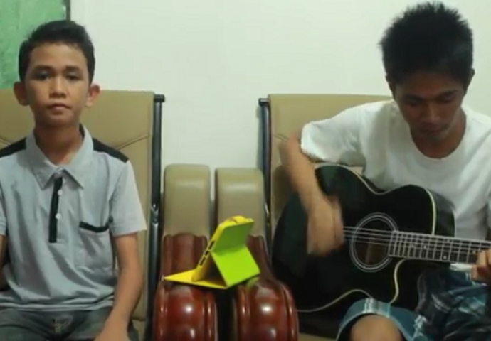 Nova zvijezda: Kada čujete kako ovaj mali dječak pjeva naježit ćete se! (VIDEO)