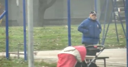 Napuštena beba plakala u parku: Prolaznici su zbunjeni i u čudu (VIDEO)