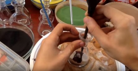 Krenuo je sipati pijesak u bocu: Ostat ćete u čudu kada vidite krajnji rezultat (VIDEO) 