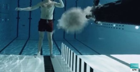 Profesor pucao u sebe pod vodom da bi dokazao naučni princip (VIDEO)