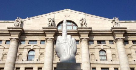 Statua srednjeg prsta šalje jasnu poruku italijanskim bankarima