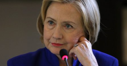 Više desetina mailova Hillary Clinton proglašeni "strogom tajnom" 