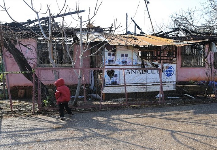 Tragičan požar na kući u Antaliji: Smrtno stradali majka i sin