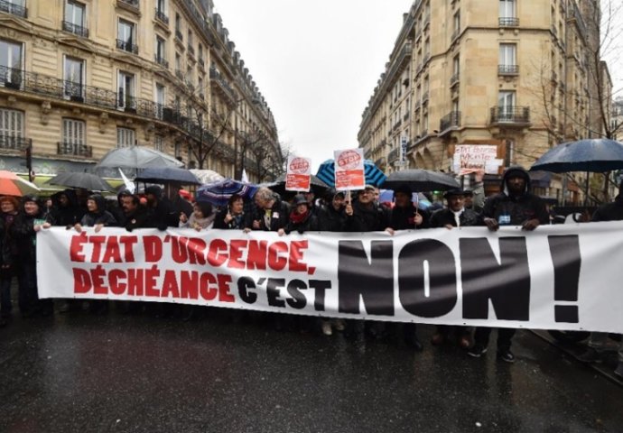 Francuska: Protesti zbog produženja vanredne situacije