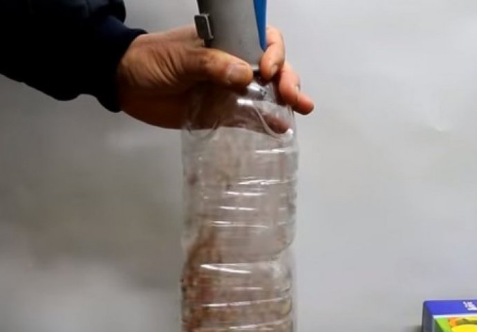 Povezao je usisivač sa plastičnom flašom: Razlog će vas oduševiti i natjerati da pokušate isto 