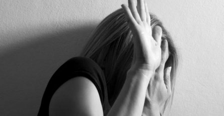 Stavio joj konopac oko vrata, zavezao je za automobil i rekao: Trči psu!