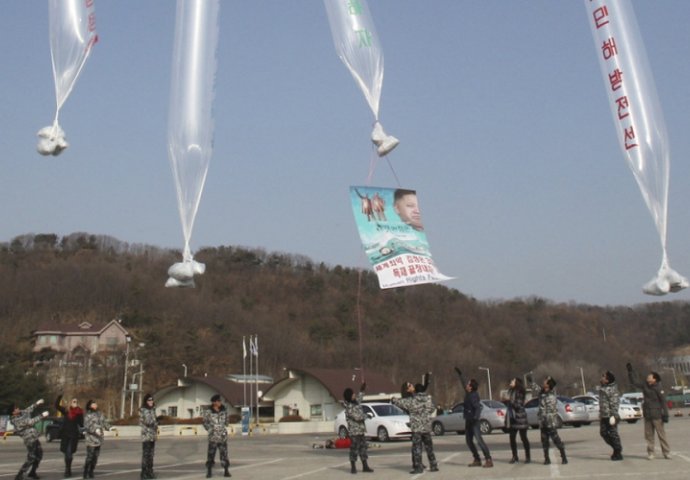 Bizarno: Fekalnim "bombama" na Južnu Koreju