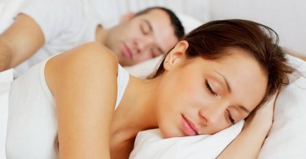 Ovo su razlozi zašto biste trebali spavati na lijevoj strani!