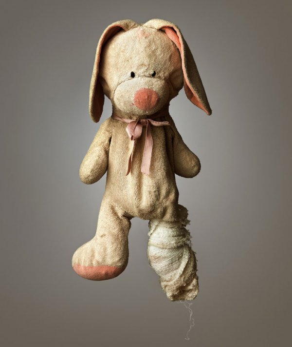 much-loved-stuffed-animals-by-mark-nixon-8