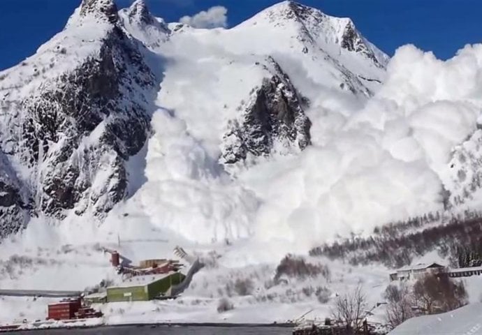 U lavini u Indiji poginulo deset vojnika