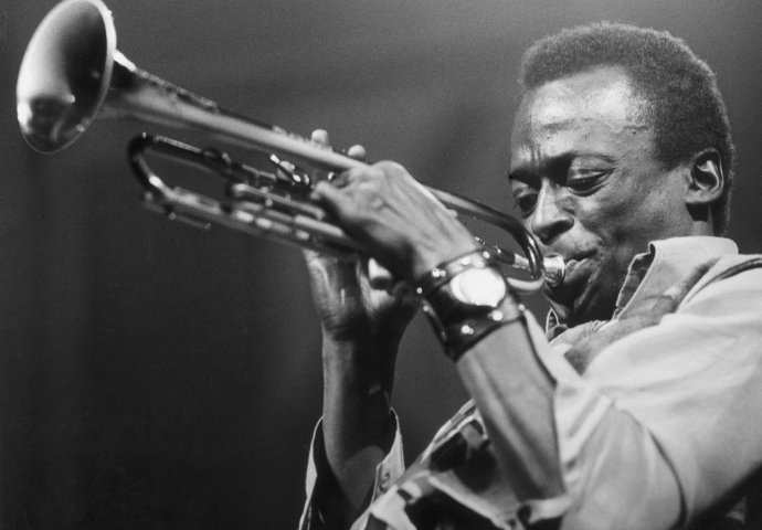 Buran život jednog od najeminentnijih jazz muzičara u filmu "Miles Ahead"