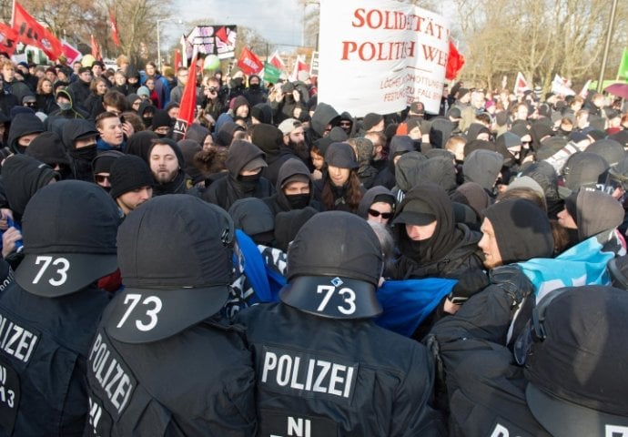 Protesti Pegide protiv izbjeglica širom Evrope, neredi na ulicama