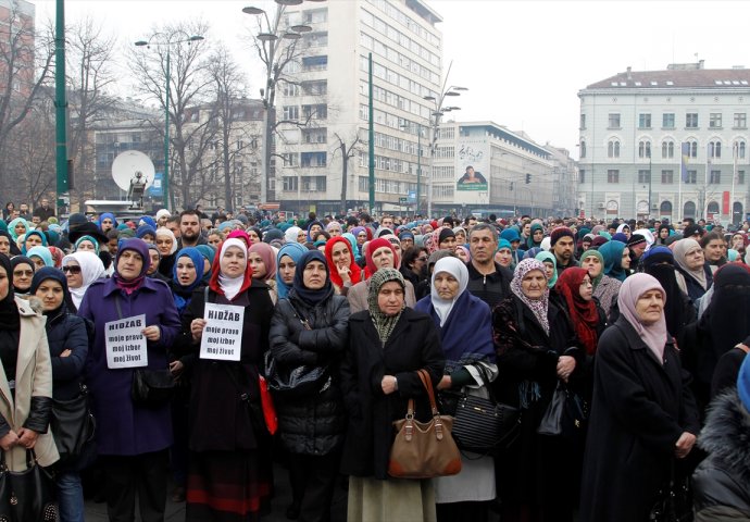 Mirna šetnja za hidžab u Sarajevu: Država treba garantovati slobodu i ljudska prava