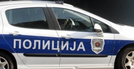 Jedna osoba poginula, a sedam povrijeđeno u sudaru dva automobila 