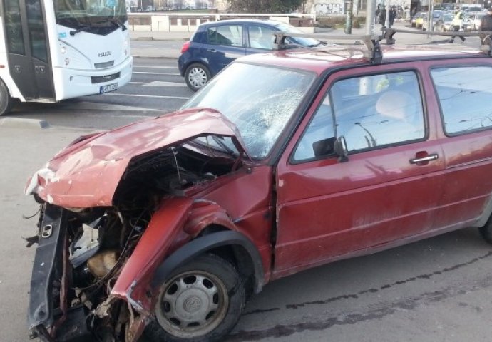 Dvije osobe povrijeđene u saobraćajnoj nesreći na Skenderiji 