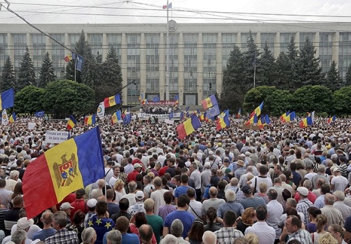 Antivladini protesti u Moldaviji: Demonstranti ušli u zgradu Vrhovnog sudskog vijeća