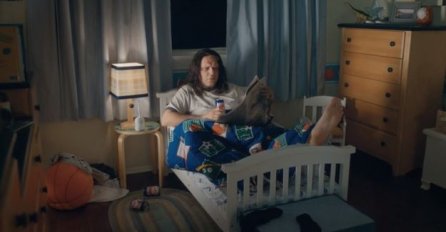 Popularni Čombe iz "Lud, zbunjen, normalan u američkoj reklami (VIDEO)