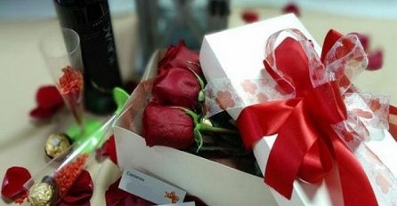 Bliži se najromantičniji dan u godini: Evo gdje da pronađete najorginalniji poklon za Valentinovo