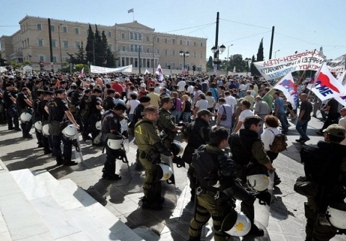 Hiljade demonstranata na ulicama, pristižu iz čitave Grčke