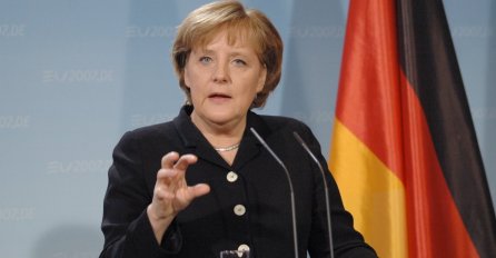  Merkel: Upotrijebiti sva diplomatska sredstva kako bi se zaustavilo ubijanje nevinih ljudi u Siriji