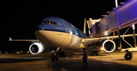 Uočili krv kako kapa iz aviona, pa unutra pronašli milione u gotovini