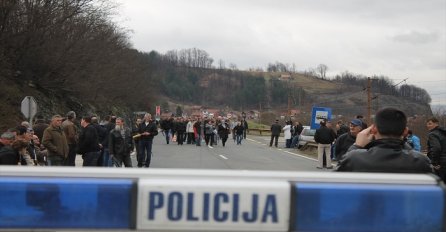 Radnici Krivaje blokirali magistralni put M-17, potpuno obustavljen saobraćaj