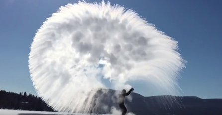 Ključalu vodu iz lonca bacio u zrak i napravio polarni spektakl (VIDEO)